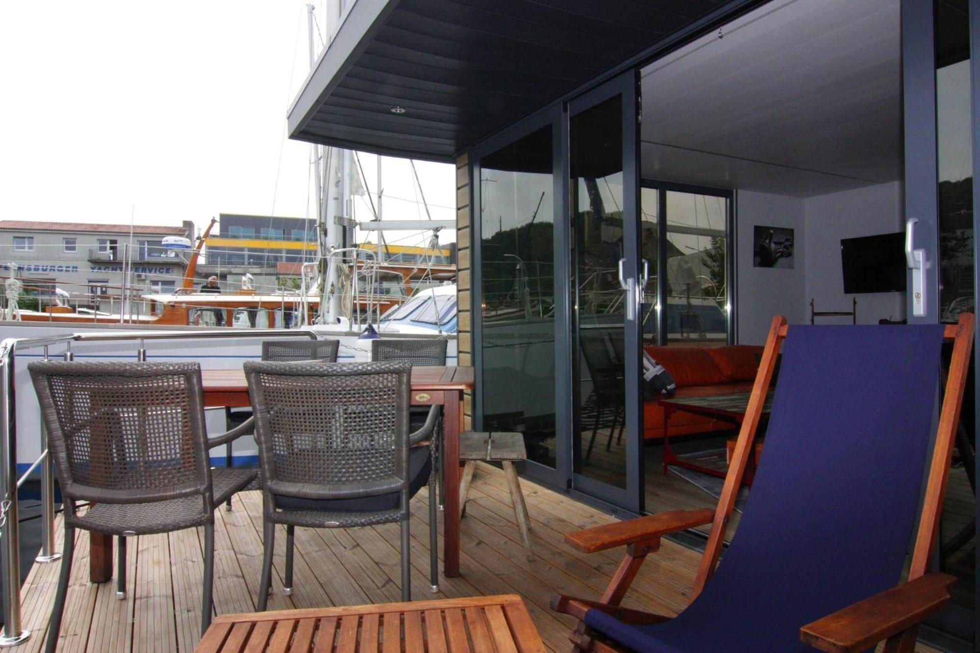 Отель Houseboat Leni Фленсбург Экстерьер фото